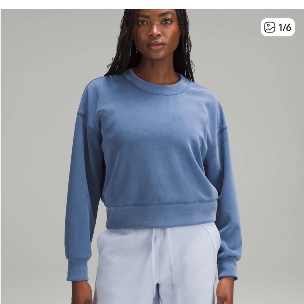 lululemon cropped softstreme  Crew Neck in pitch blue sz 4